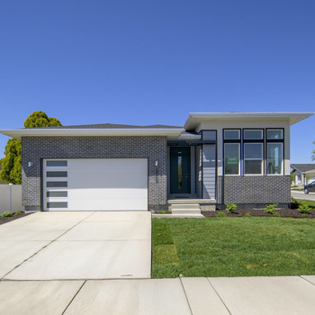 Large square 035 exteriors 12 431mls