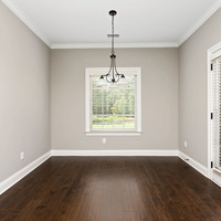 Medium breakfast room