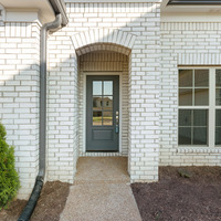 Medium entry way