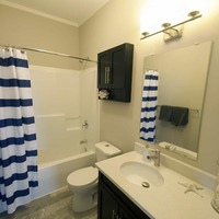 Medium uf 1br bathroom small