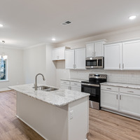 Medium kitchen and breakfast area
