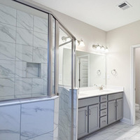 Medium master bathroom area corner