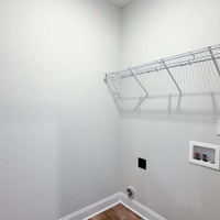 Medium utility room