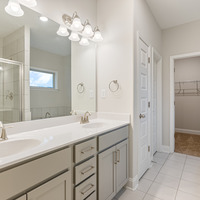 Medium master bathroom vanity