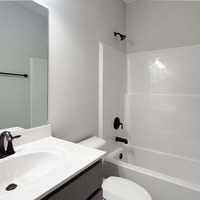 Medium guest bathroom