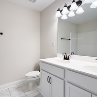 Medium guest bathroom