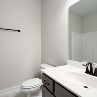 Medium guest bathroom