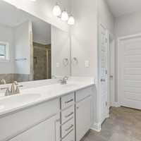 Medium master bathroom vanity